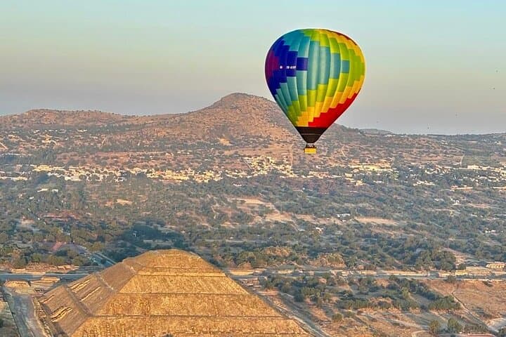 Sunrise Hot Air Balloon Ride Over Teotihuacan Pyramids photo 5