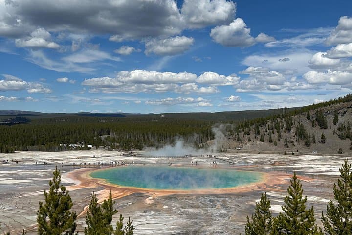 2-Day Yellowstone from Bozeman: Grand Prismatic, Old Faithful and Lamar Valley photo 4
