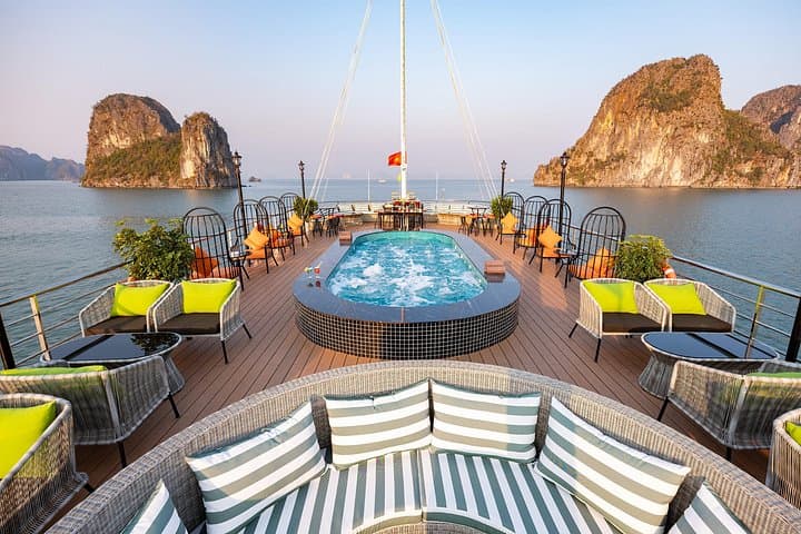 Top-Class Halong Bay Day Cruise: Sung Sot Cave, Titop Island & Kayaking photo 3
