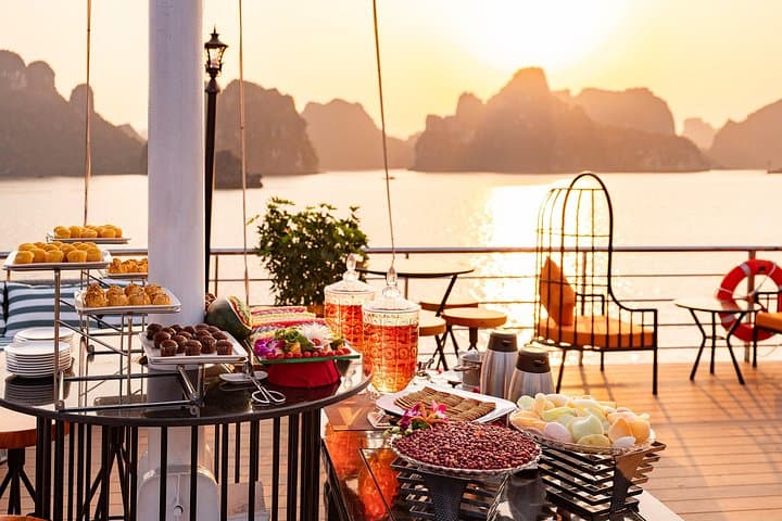 Top-Class Halong Bay Day Cruise: Sung Sot Cave, Titop Island & Kayaking photo 4
