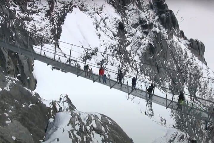 Private Day Tour to Mount Titlis & Lucerne: Rotair, Cliff Walk and Glacier Cave photo 6