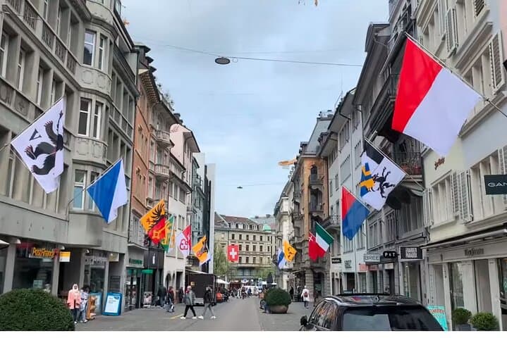 Zurich Old Town, Lake Cruise & Lindt Chocolate Tour — A Half-Day Exploration photo 3