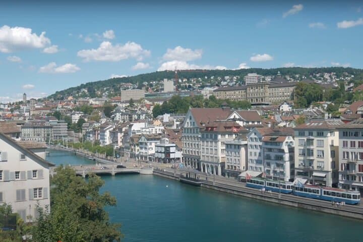 Zurich Old Town, Lake Cruise & Lindt Chocolate Tour — A Half-Day Exploration photo 4