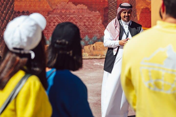 Private AlUla Cultural Tour: Hegra, Old Town & Elephant Rock (Full-Day) photo 3