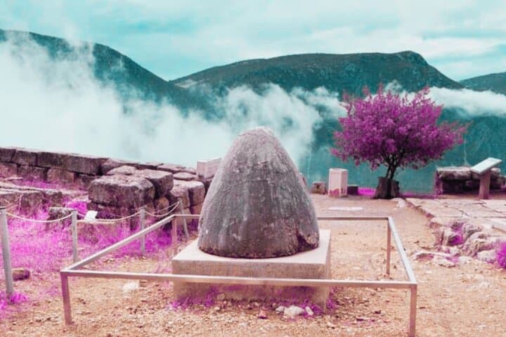Private Luxury Tour to Delphi: Oracle, Arachova & Hosios Loukas in a Day