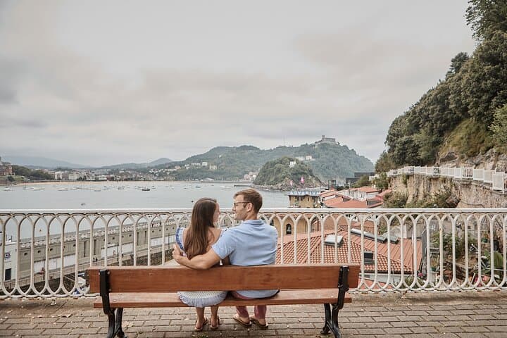 Private Photo Session in San Sebastián: Professional City Portraits on La Concha and Paseo Nuevo photo 4