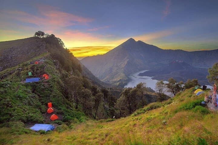 Mount Rinjani 2D/1N Senaru Crater Rim Trek to 2641m — Overnight Volcano Hike photo 2