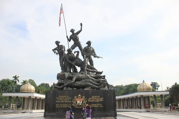 Kuala Lumpur Half-Day City Tour: Petronas Twin Towers, Istana Negara & Craft Complex photo 2