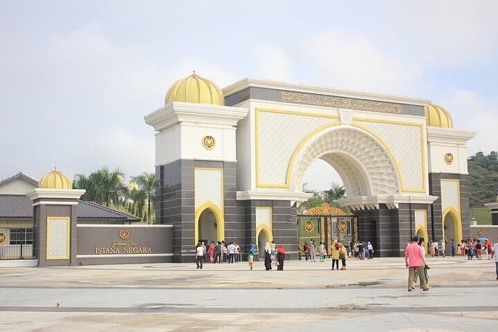 Kuala Lumpur Half-Day City Tour: Petronas Twin Towers, Istana Negara & Craft Complex photo 4
