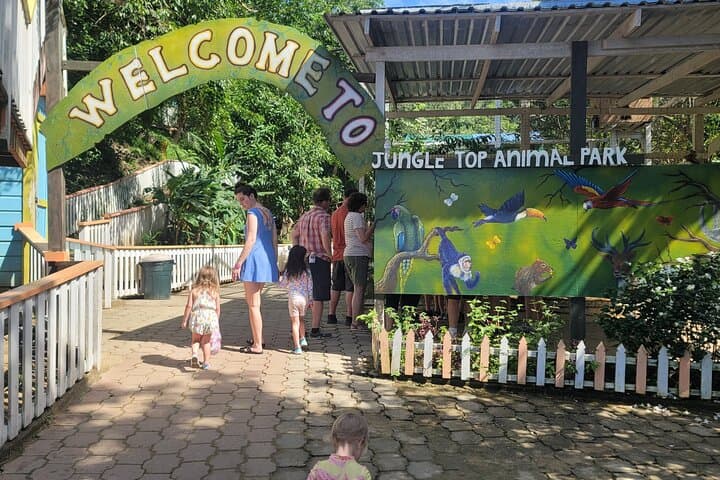 Roatan Wildlife and Beach Combo: Sanctuary, Chocolate Tasting & West Bay Swim photo 3