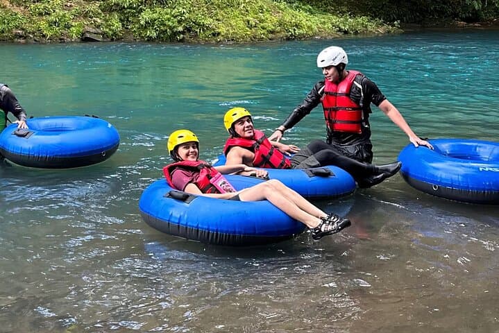Tubing Río Celeste: Guided 4 km Tubing Adventure with Natural Pools and Fresh Fruit