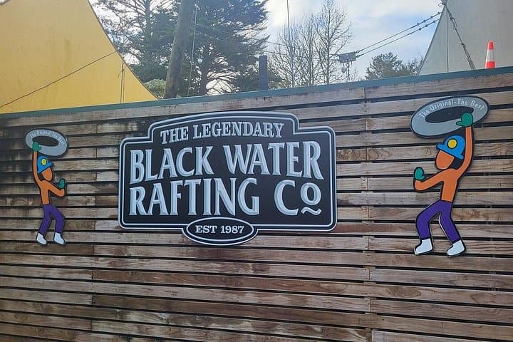 Private Hobbiton & Waitomo: Glowworm Black Water Rafting and Movie-Set Day Tour photo 4