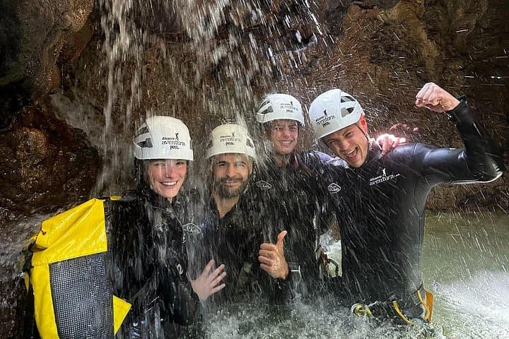 Canyoning in Barranco del Gorgo de la Escalera: Year‑Round Water Descent Near Anna, Spain