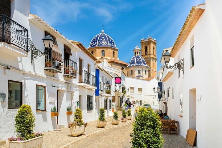 Guadalest, Altea & Algar Fountains Day Trip from Valencia
