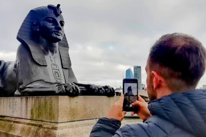 Quirky Hidden Historical Sites Walking Tour in London photo 6