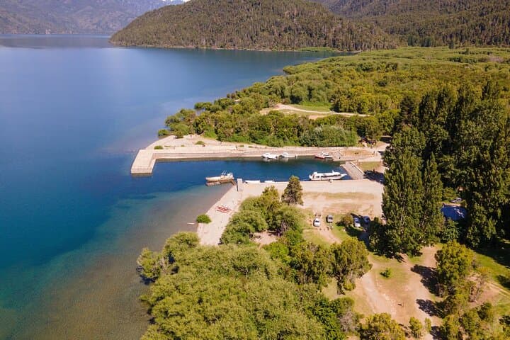 Full-Day El Bolsón & Lago Puelo Day Trip from Bariloche: Art, Lakes, and Andean Trails photo 3