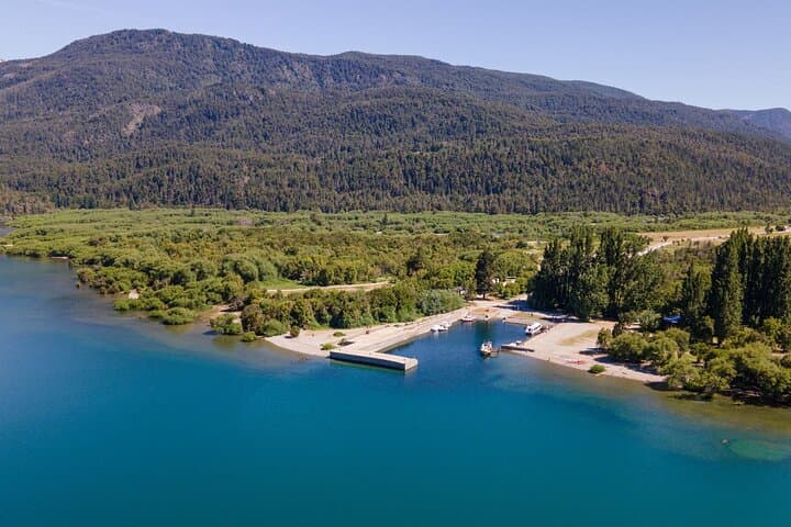 Full-Day El Bolsón & Lago Puelo Day Trip from Bariloche: Art, Lakes, and Andean Trails photo 4
