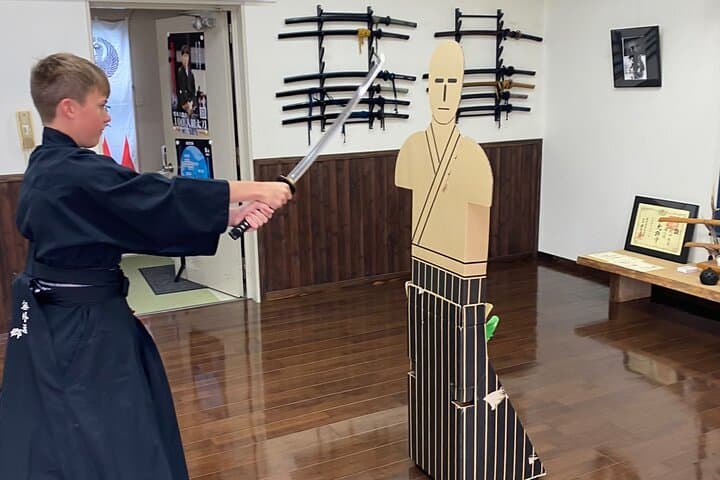 Tokyo Samurai Iaido Experience: Private Kimono & Test Cutting Lesson photo 2