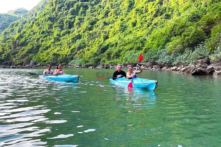 Private Canoe Tour: Paddle Lan Ha & Ha Long Bay to Dark and Bright Caves photo 3