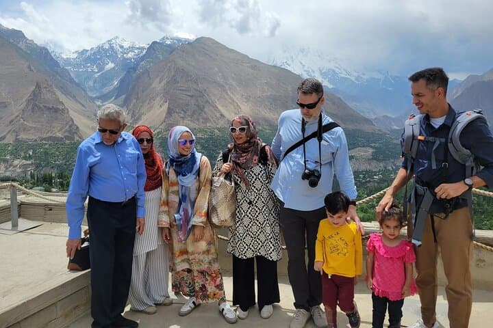 Explore Hunza Valley: 8-Day Karakoram, Khunjerab & Glacier Tour