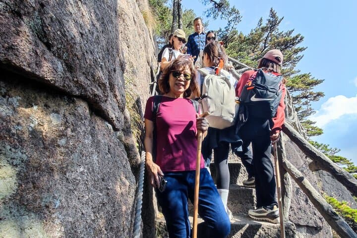 Huangshan 3-Day Private Tour from Shanghai: Bullet Train, Hongcun & Sunrise on Yellow Mountain photo 2