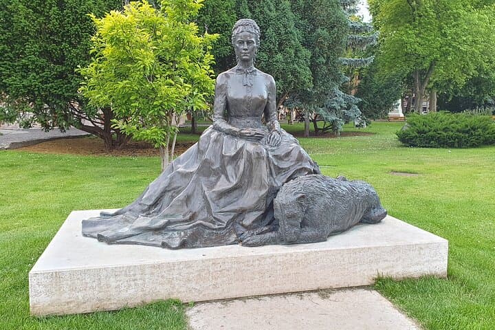 Pest Local Charm: Riverfront Stroll & Neighborhood Gems in Budapest photo 2