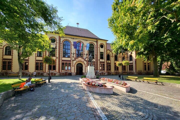 Pest Local Charm: Riverfront Stroll & Neighborhood Gems in Budapest