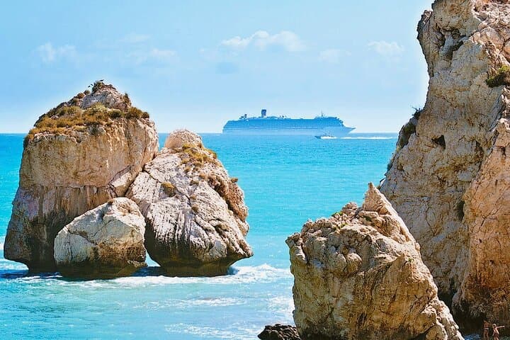 Blue Lagoon & Aphrodite's Rock: Full-Day Boat Trip from Limassol photo 2