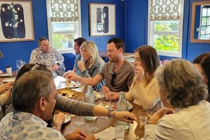 Seattle to Woodinville: Hollywood Artisan Wine Tasting Experience photo 6