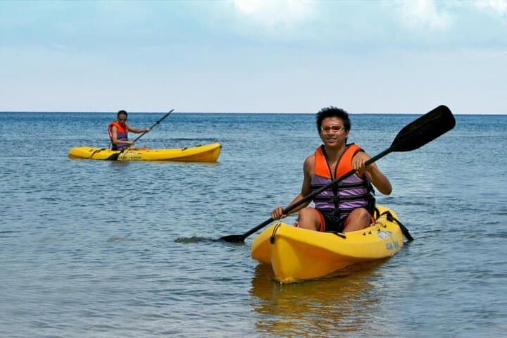 St. George's Bay Solo Kayak — 1-Hour Paddle in Malta