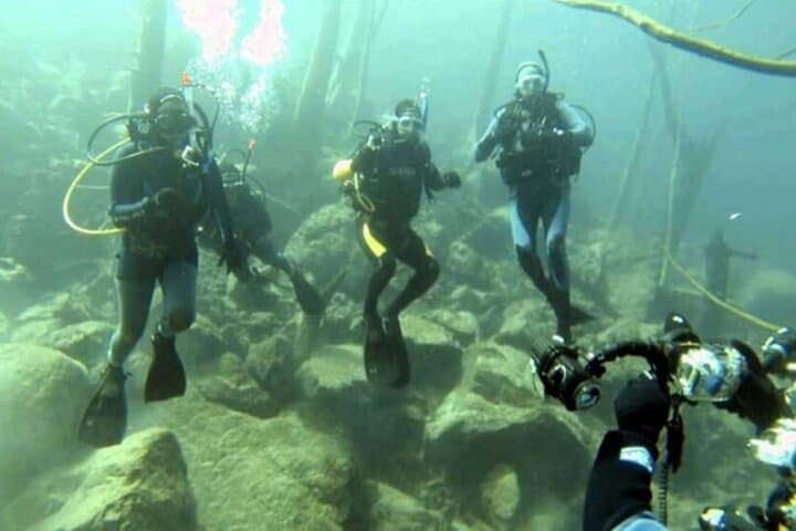 Beginner Scuba Diving in Lago Moreno Bariloche — Baptism Dive on Nahuel Huapi photo 2