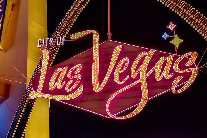 Las Vegas After Dark: Open-Top Night Tour to the Welcome Sign photo 3