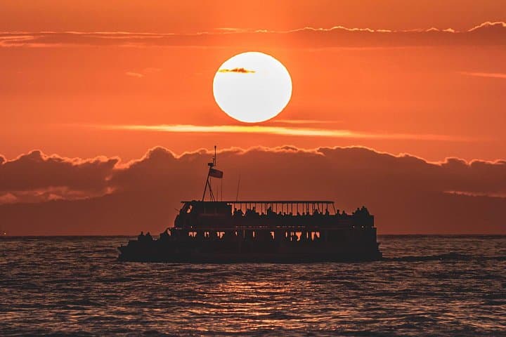 Newport Beach Sunset Cruise: 90-Min Evening Harbor Cruise with Full Bar photo 1