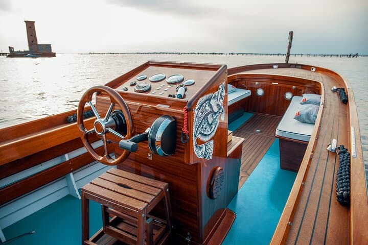 Private Venice Boat Tour: Canals, Giudecca & Sunset History Cruise photo 6