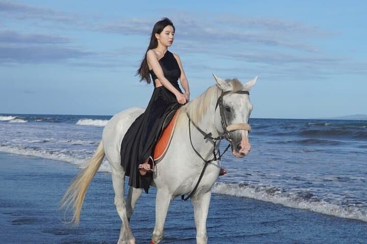 Unmissable Horseback Riding on Sanur Beach at Sunrise