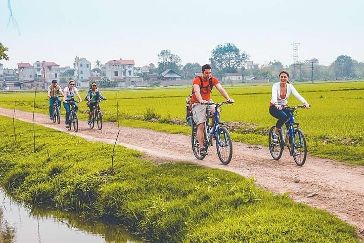 Deluxe Hanoi Countryside Tour: Duong Lam, Bat Trang Pottery & Train Street photo 1