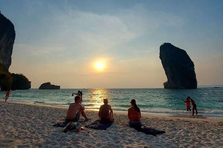 Early-Bird Krabi 4-Islands Private Longtail Boat: Poda, Chicken, Tup & Railay photo 3
