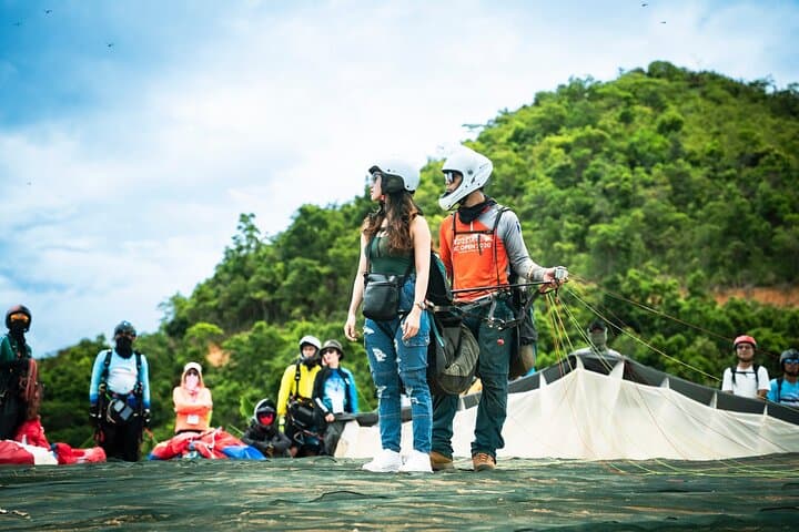 Paragliding Experience in Nha Trang: Tandem Flight from Hon En Peak photo 3