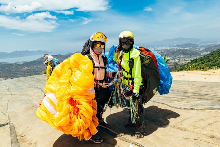 Paragliding Experience in Nha Trang: Tandem Flight from Hon En Peak photo 4