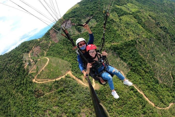 Paragliding Experience in Nha Trang: Tandem Flight from Hon En Peak photo 5
