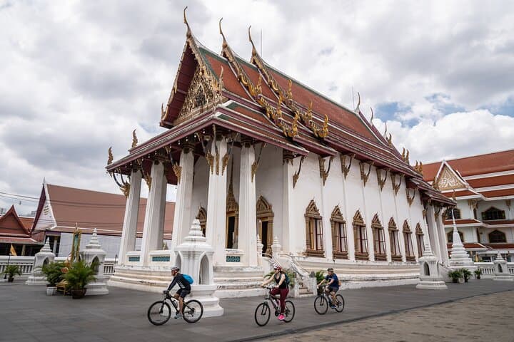 Bangkok Backstreets & Temple Bike Tour — 15km Cultural Ride Through Thonburi photo 3