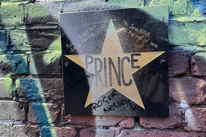 Camden Rock Music Walking Tour — Walk in Oasis, Amy Winehouse & Coldplay Footsteps photo 6