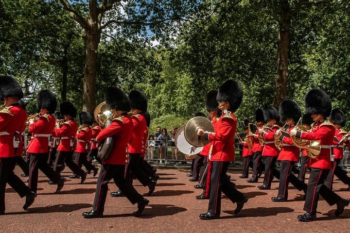 Classic London Walking Tour & Changing of the Guard — History in Action