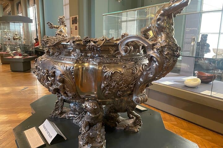 Victoria and Albert Museum Highlights: Raphael, Samurai Swords & Design Treasures photo 5