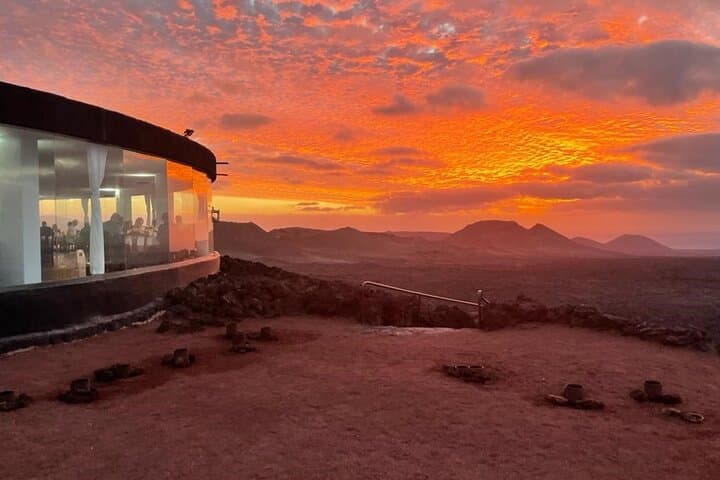 Timanfaya Evening Volcano Dinner: Exclusive Night Tour in Lanzarote