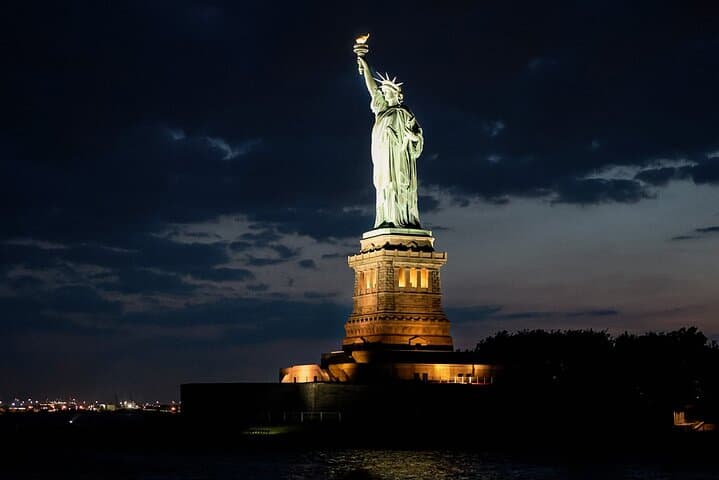 New York's Dazzling Night: A City Lights Cruise Adventure photo 6