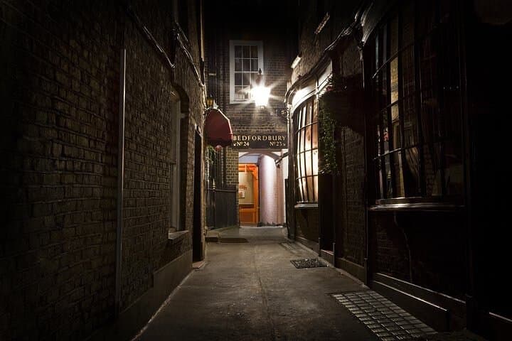 Ripper-Vision Jack the Ripper Walking Tour in Whitechapel, London photo 4