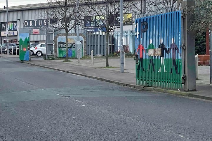 Belfast Peace Wall and Mural Tour: Guided Walking Tour of West Belfast History photo 4