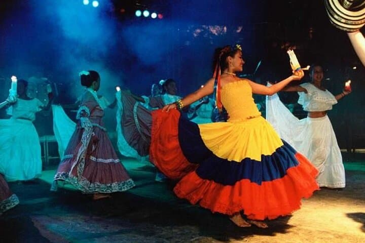 Private Salsa Lesson in Cartagena — Learn Cali Salsa with Pro Instructors photo 4