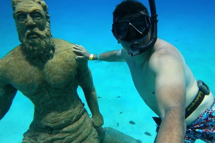 Beginner Scuba in San Andres: Corals, Statues & Shallow Reefs photo 6